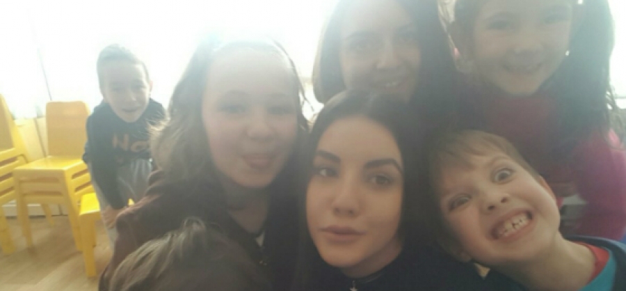 „В чистотата на детския свят, песента е естествената ми реакция”